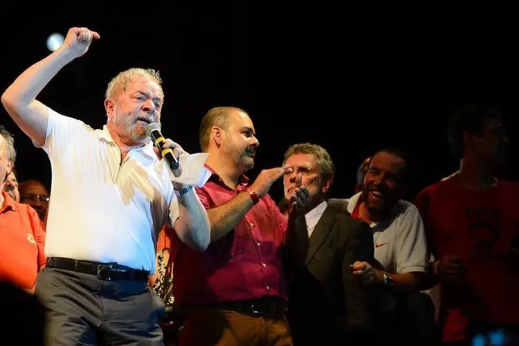 
	Lula: &quot;aprendemos a gostar da democracia porque s&oacute; a democracia permite que algu&eacute;m como eu chegue &agrave; presid&ecirc;ncia, que uma Dilma chegue &agrave; presid&ecirc;ncia&quot;.
 (Agência Brasil/Fernando Frazão)
