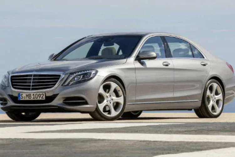 
	S-Class, da Mercedes: por&eacute;m, recostar-se para ler e-mails ou assistir a um v&iacute;deo enquanto o carro leva voc&ecirc; ao seu destino est&aacute; a anos de dist&acirc;ncia
 (Dorothee Tschampa)