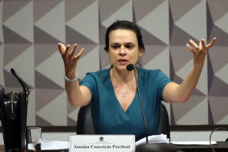 
	Jana&iacute;na Paschoal: jurista defendeu condena&ccedil;&atilde;o por uso de cr&eacute;ditos suplementares sem autoriza&ccedil;&atilde;o, sem saber que Randolfe falava de Temer.
 (Agência Brasil/Fabio Rodrigues Pozzebom)