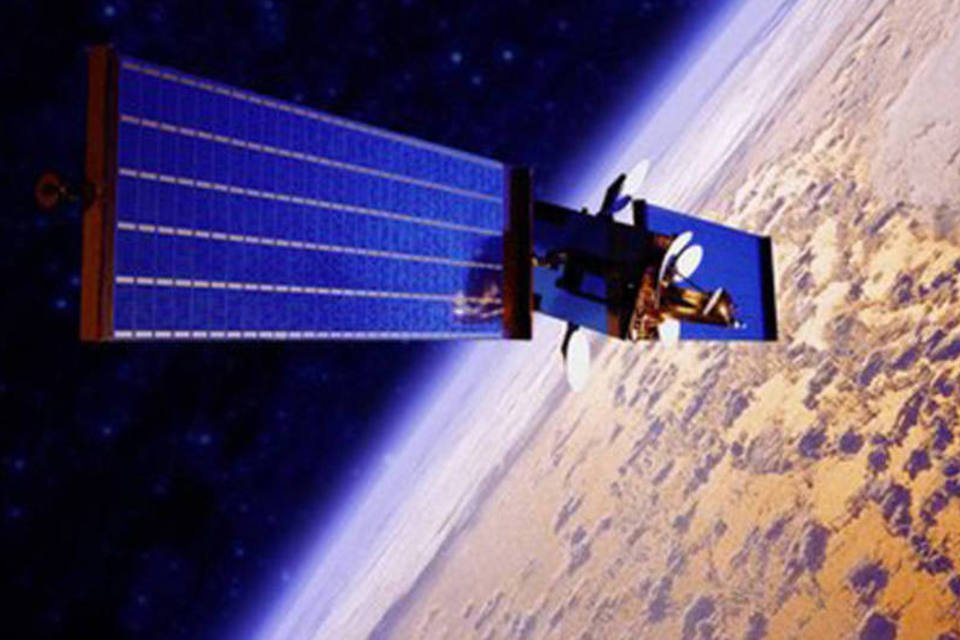 Contrato para produzir satélite será assinado este mês