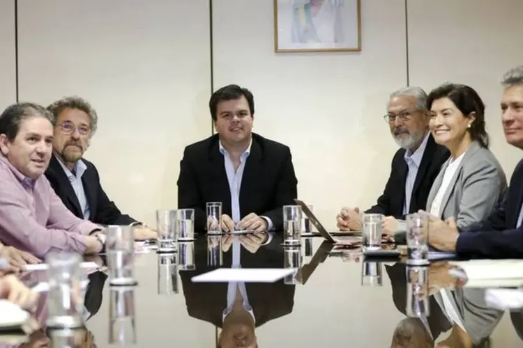 
	Novo ministro de Minas e Energia, Fernando Bezerra Filho: &quot;o convite ocorreu, estou negociando com minhas bases&quot;
 (Agência Brasil/Marcelo Camargo)