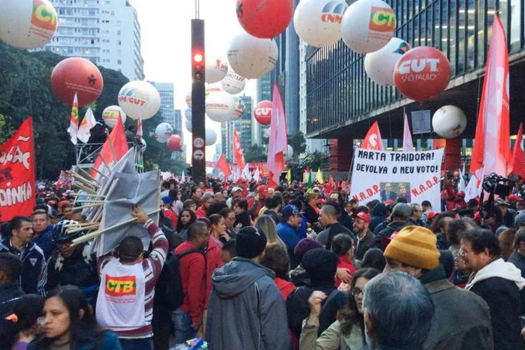 Ato contra Temer na Paulista: entidades prometeram greve geral se presidente interino fizer mudanças na Previdência (Agência Brasil/Elaine Patrícia Cruz)