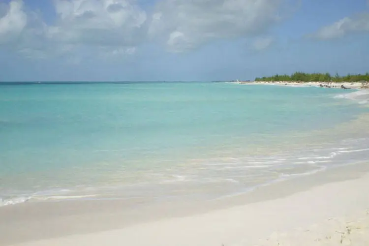 
	Playa Paraiso, em Cuba: norte-americanos ainda n&atilde;o est&atilde;o autorizados a viajar &agrave; ilha comunista para &quot;atividades tur&iacute;sticas&quot;
 (Wikimedia Commons)