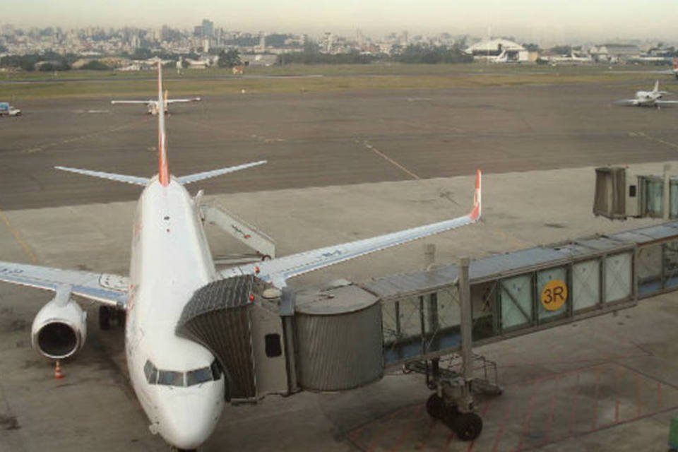 
	Agora vai decolar? O aeroporto de Porto Alegre est&aacute; na lista dos leil&otilde;es
 (Rhcastilhos/Wikimedia Commons)