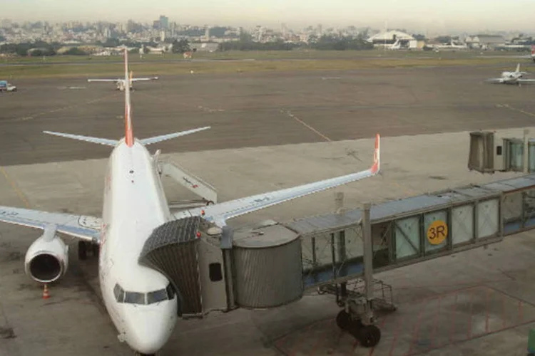 Avião no Aeroporto Salgado Filho: com o lançamento, a American Airlines se torna a única companhia aérea que opera voos da Região Sul para os EUA (Rhcastilhos/Wikimedia Commons)