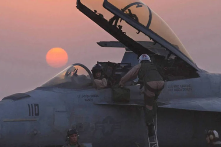 Caça F-18 Super Hornet: modelo da Boeing era um dos favoritos para renovar a frota da FAB (Charles Crowell/Bloomberg News)