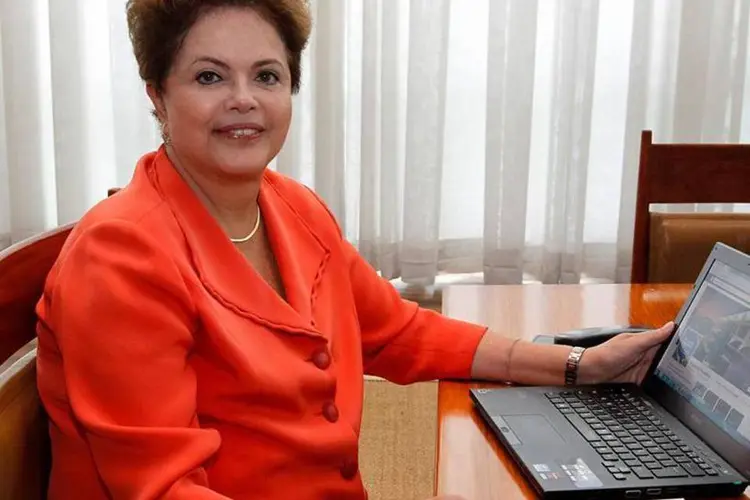 Dilma: presidente ficou online durante cerca de uma hora, repetindo modelo adotado na estreia (Palácio do Planalto/Facebook)