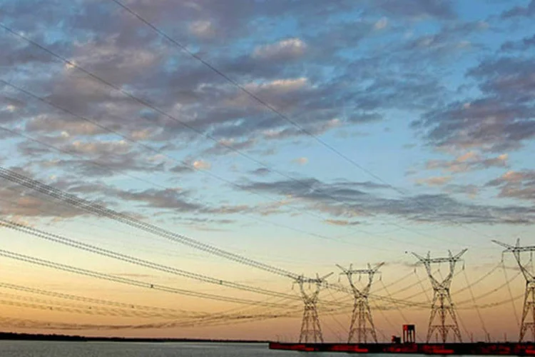 
	Eletrobras na Usina de Itaipu: afetada pela perda de receita com a renova&ccedil;&atilde;o das concess&otilde;es, a Eletrobras foi uma das empresas que mais perderam valor de mercado nos &uacute;ltimos meses
 (Adriano Machado/Bloomberg)