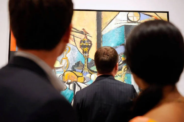 
	Visitantes olhando a uma pintura de Henri Matisse no Museu de Arte Moderna de Nova York
 (Jemal Countess/Getty Images)