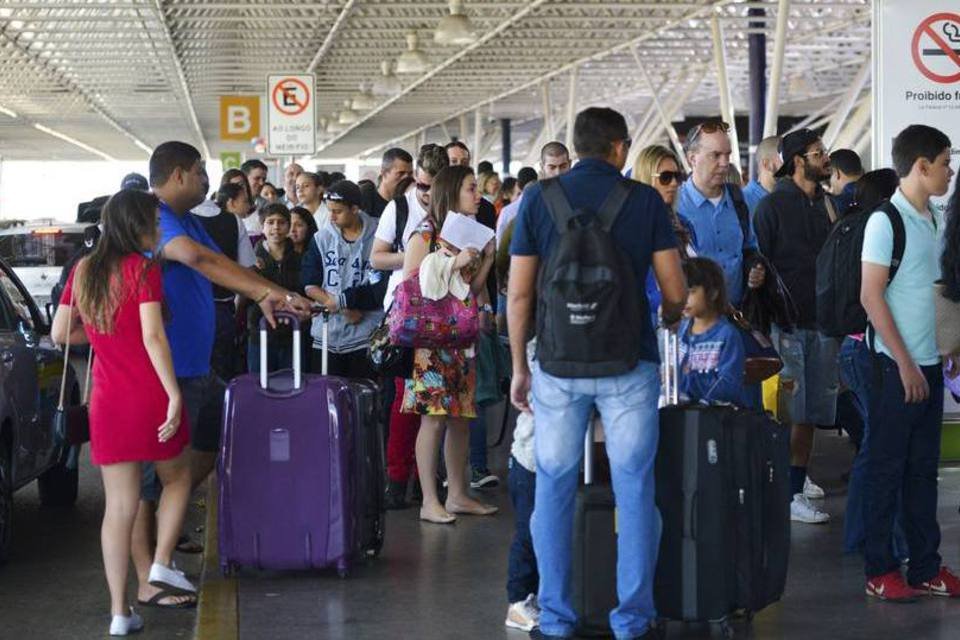 Aeroportos ainda têm espera na área de inspeção de bagagens