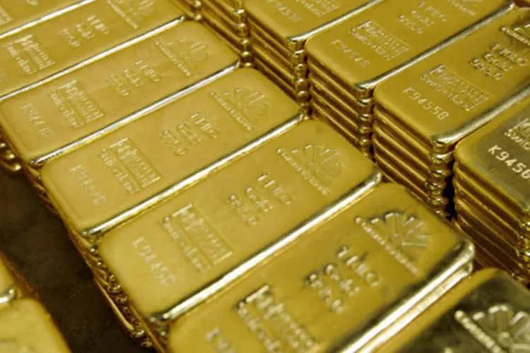 
	Barras de ouro: na semana, o metal precioso perdeu 1,7%
 (Adrian Moser/Bloomberg)