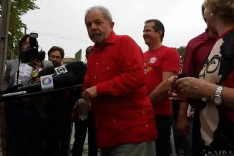 
	Lula: &quot;Eu acho que ela vai ganhar a credibilidade do povo brasileiro hoje&quot;, afirmou ele sobre Dilma.
 (Muda Mais/Facebook)