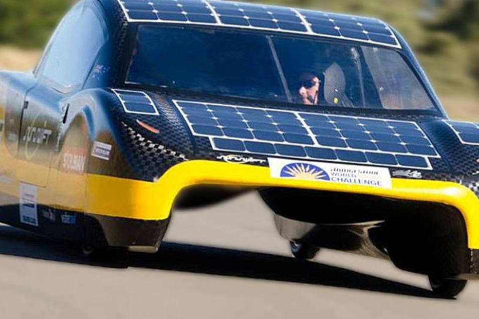 Carro elétrico eVe da Sunswift é capaz de correr a 140 km/h