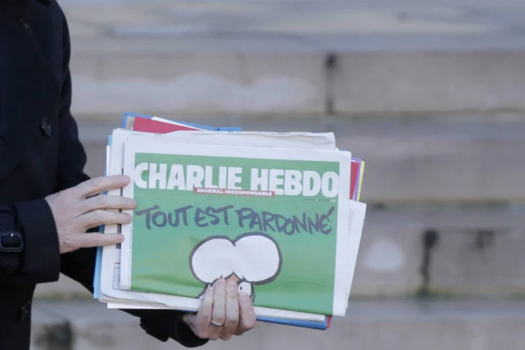 
	Capa do jornal semanal franc&ecirc;s Charlie Hebdo, a primeira depois do ataque terrorista
 (Reuters)