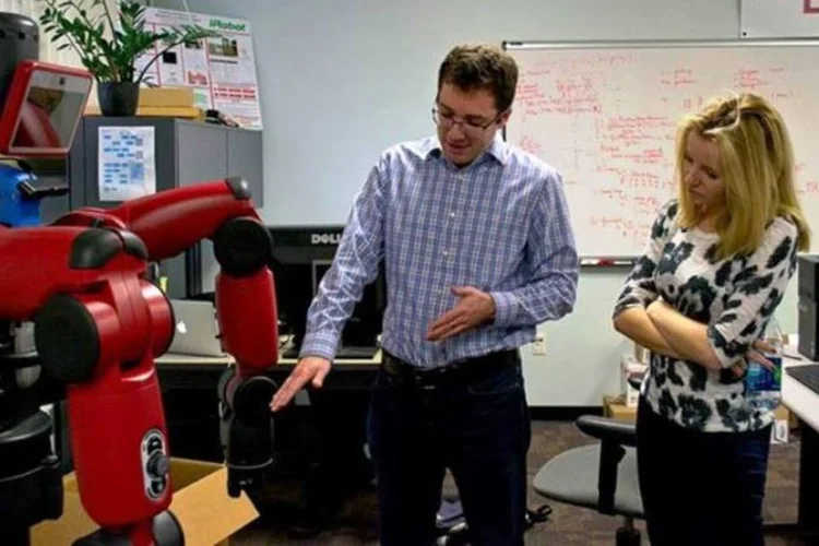 
	O rob&ocirc; Baxter: a m&aacute;quina que custa 25 000 d&oacute;lares aprende novas fun&ccedil;&otilde;es
 (Worcester Polytechnic Institute (WPI)/Facebook)