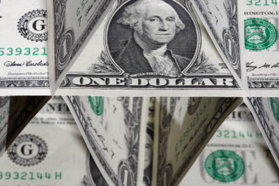 Dólar abre em alta firme, mas perde força com exterior