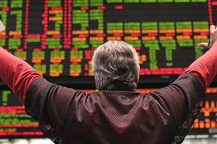 Um negociador sinaliza uma oferta do S&P 500: o índice aumentou mais de 160 por cento desde 2009 depois que os lucros cresceram durante quatro anos (Scott Olson/Getty Images)