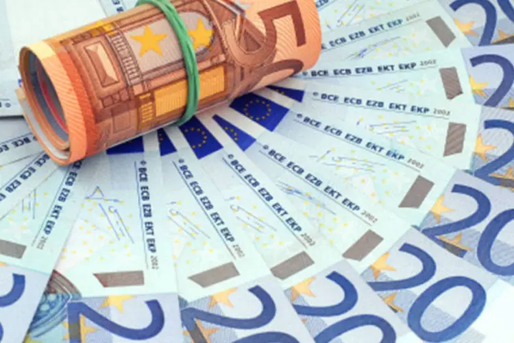 
	Notas de euro:&nbsp;moeda europeia atingiu a m&iacute;nima de US$ 1,3110 ap&oacute;s a coletiva de imprensa de Draghi
 (Getty Images)
