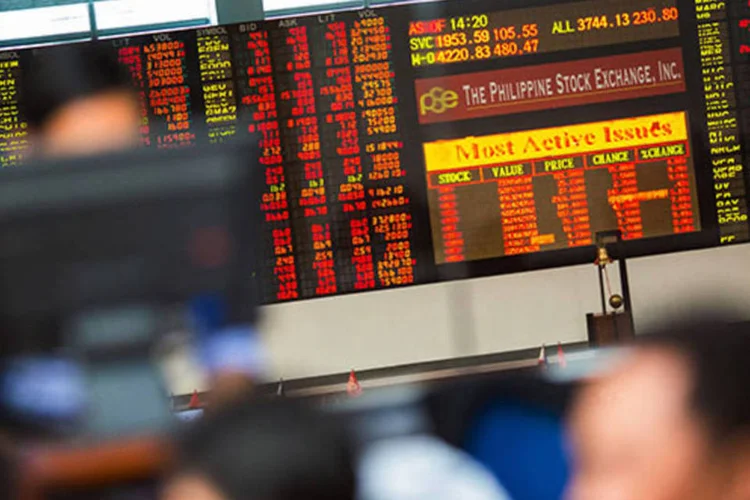 
	Operadores na bolsa das Filipinas: nas Filipinas, o &iacute;ndice PSEi encerrou o preg&atilde;o em baixa de 1,9%, aos 5.968,33 pontos
 (Julian Abram Wainwright/Bloomberg)
