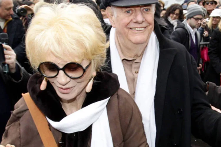 
	Franca Rame e Dario Fo em uma manifesta&ccedil;&atilde;o em Mil&atilde;o, na It&aacute;lia, em uma foto de 2011: Rame, que se casou com Fo em 1954, colaborou com muitas pe&ccedil;as dele
 (Vittorio Zunino Celotto/Getty Images)