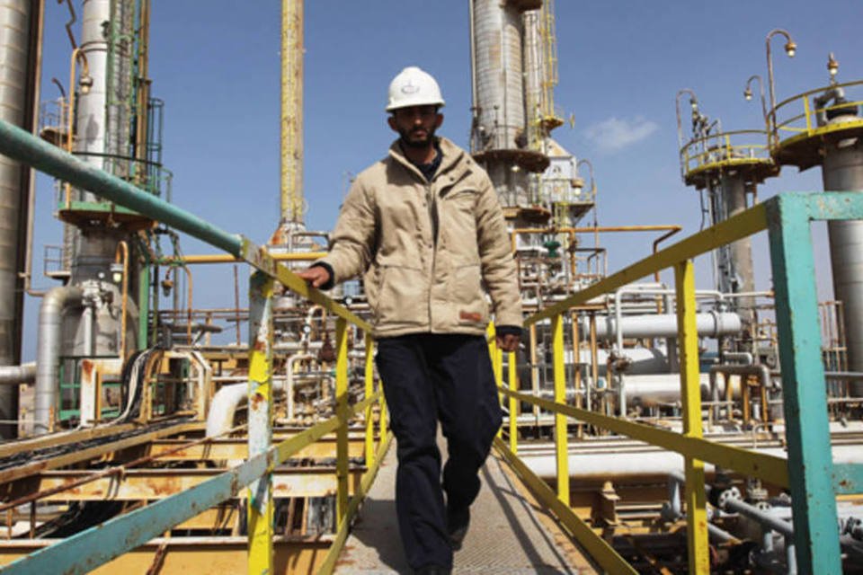 Produção de petróleo da Líbia está abaixo de 200 mil bpd