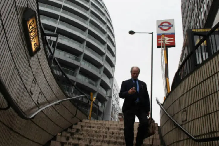 Homem entrando na estação de Metrô de Old Street: área na cidade de Londres foi batizada de "Tech City" (Oli Scarff/Getty Images)