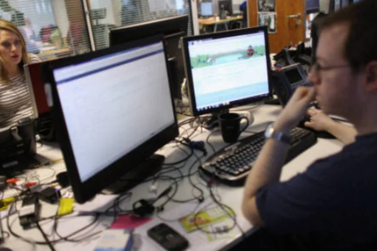 
	Escrit&oacute;rio: durante um dia &uacute;til, cerca de 22% das pessoas realizam atividades simult&acirc;neas como trabalhar e ouvir m&uacute;sica
 (Getty Images)