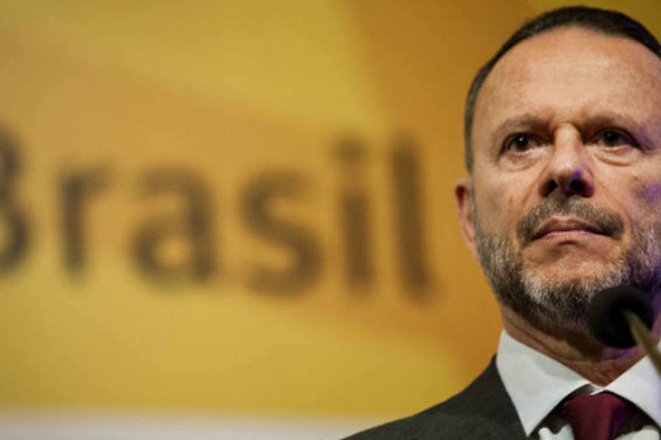 Investimento deve seguir liderando crescimento, diz Coutinho