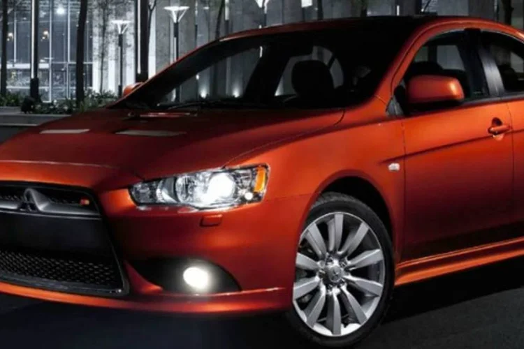 Derivado do Evolution X, o Sportback vem com motor 2.0 a gasolina, com intercooler e quatro cilindros, que entrega 250 cavalos de potência (Divulgação)