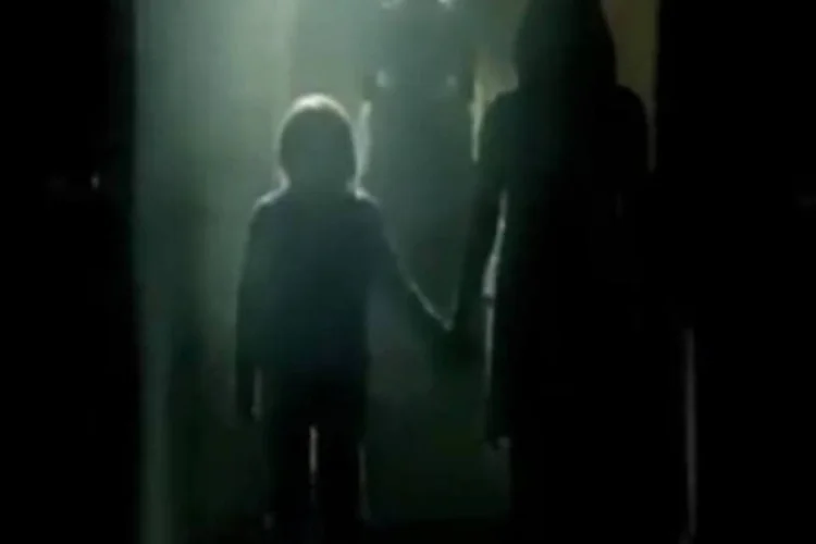 O filme é repleto de referência como "O Exorcista, A Profecia" e até mesmo de "A Hora do Pesadelo" (Reprodução)
