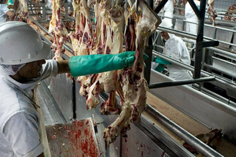 Carne na Venezuela: na porta do matadouro, o quilo de carne custa o equivalente a 50 centavos de dólar (Diego Giudice/Bloomberg)