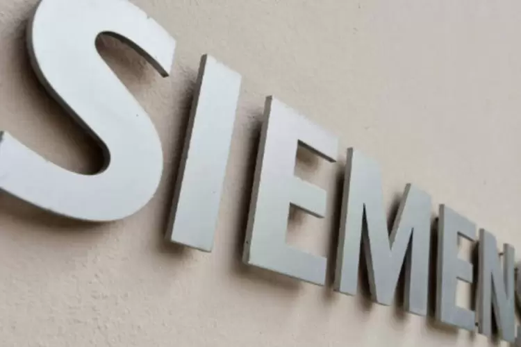 Siemens: a empresa vai convidar os bancos de investimento no início de abril para lançar papéis na oferta pública inicial de ações (Guenter Schiffmann/Bloomberg)