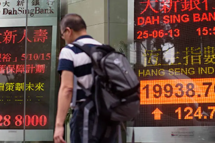 
	O &iacute;ndice Hang Seng, da Bolsa de Hong Kong: o &iacute;ndice ganhou 385,06 pontos, ou 1,7%
 (Jerome Favre/Bloomberg)
