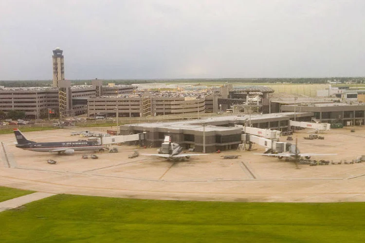 
	Aeroporto de New Orleans: homem de 62 foi atingido por tr&ecirc;s tiros depois de amea&ccedil;ar funcion&aacute;ria
 (Wikimedia Commons/ Flickr/ Dieter Karner)