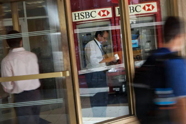 
	Ag&ecirc;ncia do HSBC em Nova York: institui&ccedil;&atilde;o informou que o n&uacute;mero de funcion&aacute;rios poder&aacute; cair para entre 240 mil e 250 mil at&eacute; 2016 ante 254 mil atualmente
 (Andrew Burton/Getty Images)