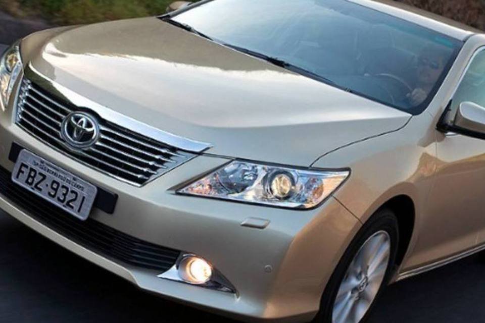 Novo Toyota Camry chega por R$ 161 mil