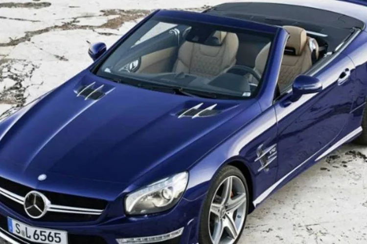 Debaixo do capô fica o possante motor 6.0 V12, que entrega 630 cv (Divulgação)