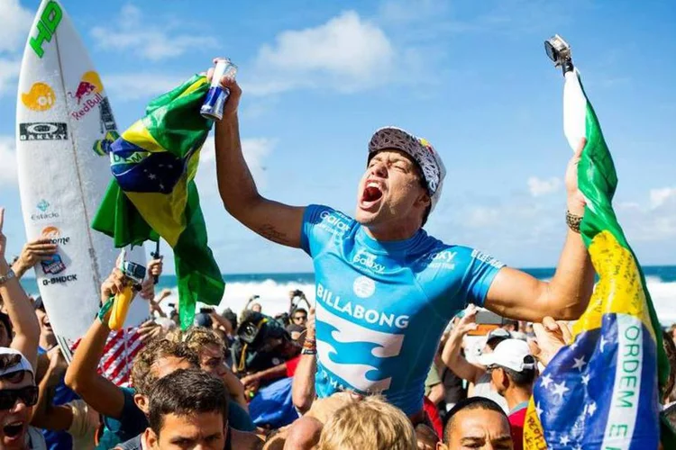 
	Mineirinho: ele dedica suas vit&oacute;rias a Ricardinho dos Santos, surfista assassinado em Santa Catarina
 (Facebook/WSL)