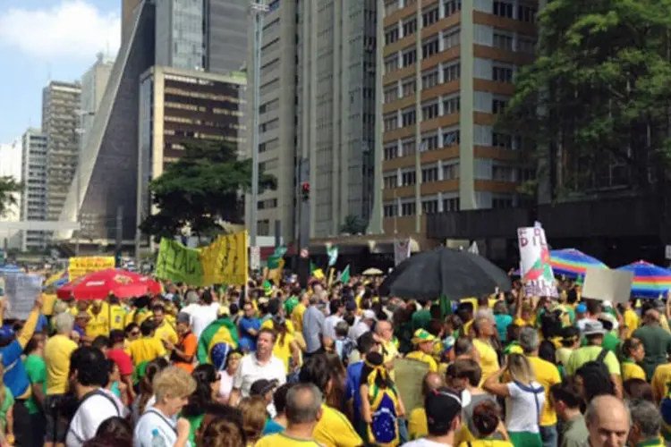 
	Manifestantes na avenida Paulista, em S&atilde;o Paulo, em 12 de abril: segundo a corpora&ccedil;&atilde;o, cerca de 275 mil pessoas foram &agrave; Avenida Paulista
 (Priscila Yazbek / EXAME.com)