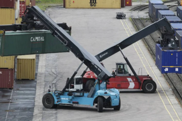 
	Containers no Reino Unido: a queda nas exporta&ccedil;&otilde;es de bens para pa&iacute;ses de fora da UE foi um dos grandes fatores do d&eacute;ficit
 (Chris Ratcliffe/Bloomberg)