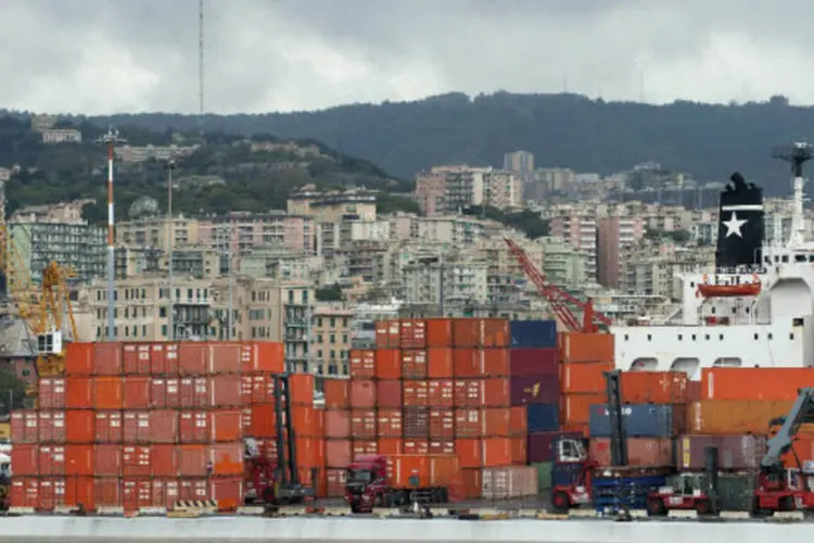 
	Cont&ecirc;ineres em porto de G&ecirc;nova, na It&aacute;lia: os mercados com crescimento mais r&aacute;pido de exporta&ccedil;&otilde;es da It&aacute;lia s&atilde;o Am&eacute;rica Latina e China
 (Victor Sokolowicz/Bloomberg)