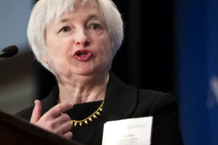
	Presidente do FED: para Janet Yellen, economia dos Estados Unidos est&aacute; &quot;ainda muito longe dos dois objetivos do Fed&quot;, o n&iacute;vel m&aacute;ximo de emprego num contexto de estabilidade de pre&ccedil;os
 (Joshua Roberts/Bloomberg)