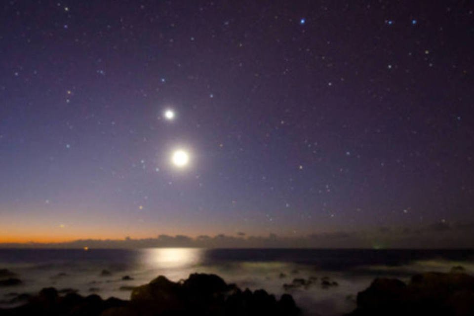 Lua e Vênus: a Lua terá um tom acinzentado na ocasião e um pouco abaixo dela estará a estrela Espiga, mostrada na bandeira brasileira acima da faixa de Ordem e Progresso (Getty Images)