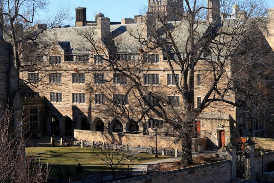 
	Berkeley College, em Yale: brasileiro diz que se sentiu em Hogwarts ao estudar na famosa universidade americana
 (Ragesoss/Wikimedia Commons)