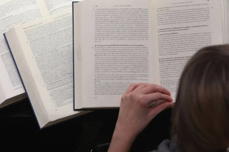 
	Estudante:&nbsp;o termo de ades&atilde;o deve ser emitido pela mantenedora da institui&ccedil;&atilde;o e o procedimento &eacute; feito online, no Sistema Informatizado do ProUni (SisProuni).
 (Sean Gallup/Getty Images)
