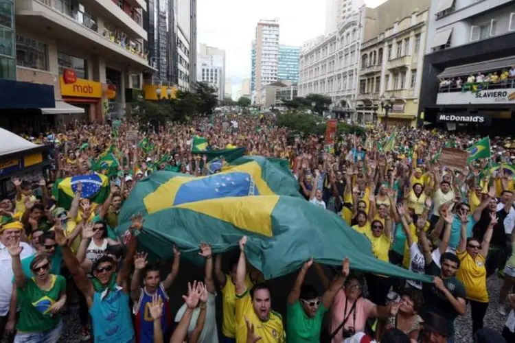Manifestação em Curitiba: cerca de 50 mil pessoas participaram do ato no dia 15 de março. (Fotos Públicas/Orlando Kissner)