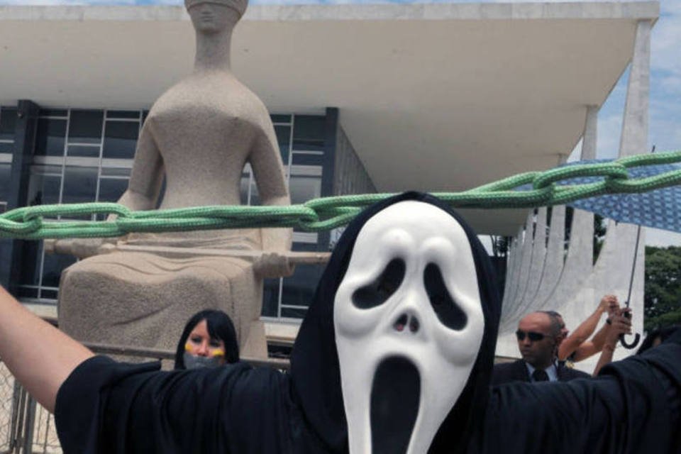 Manifestantes tomam as ruas de Brasília