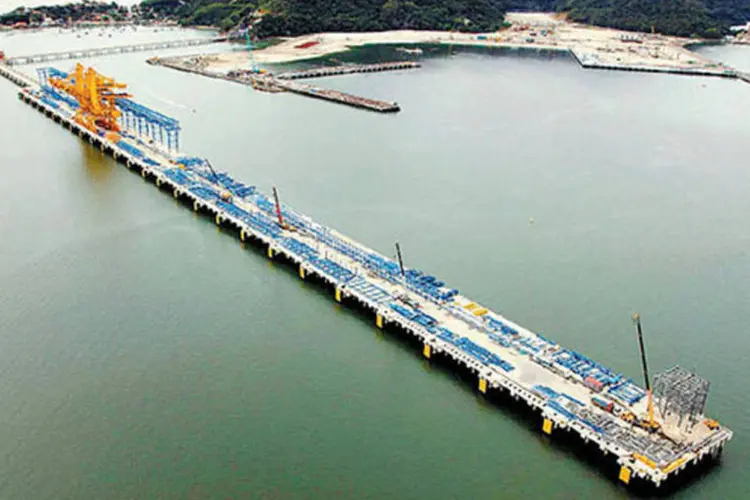 
	Porto do Sudeste, em Itagua&iacute; (RJ): novos controladores do porto come&ccedil;am a negociar em mar&ccedil;o um contrato independente com a ferrovia
 (Divulgação/MMX)