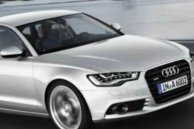 
	Audi A6: modelo mais bem-sucedido da Audi na China &eacute; a vers&atilde;o da limusine A6 com grande dist&acirc;ncia entre eixos que, com 14 mil entregas, respondeu por 29 por cento do total de vendas em mar&ccedil;o
 (Divulgação)
