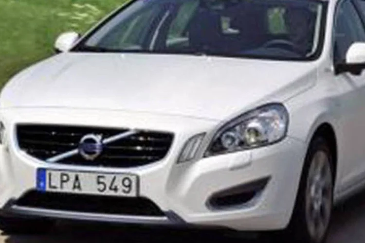 Concebido em parceria com a companhia elétrica sueca Vattenfall AB, o modelo conta com motor a diesel 2.4 de cinco cilindros e um elétrico, com uma bateria de 12 kWh (Divulgação)
